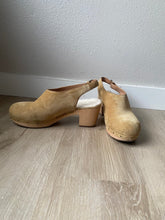 Load image into Gallery viewer, Secondhand Slingback Leather Suede Tan Wooden Shearling Lined Clogs
