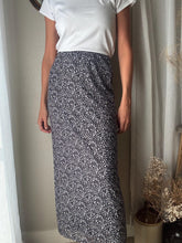 Load image into Gallery viewer, Vintage Versatile Black White Floral Maxi Skirt
