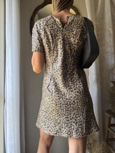 Load image into Gallery viewer, Unique Vintage Sequin Floral Short Sleeve Shift Dress Petite Lined