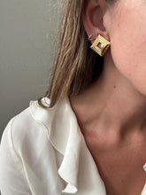 Load image into Gallery viewer, Vintage 90s Square Gold Clip On Earrings