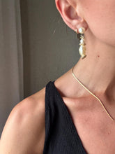 Load image into Gallery viewer, Vintage Pearl Drop Earrings