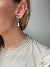 Load image into Gallery viewer, Vintage 90s Silver Pearl Drop Earrings