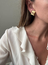 Load image into Gallery viewer, Vintage 90s Square Gold Clip On Earrings