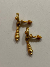 Load image into Gallery viewer, Vintage Gold Light Weight Clip On Earrings