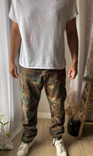 Load image into Gallery viewer, Vintage Mens Camo Camouflage Cargo Army Pants