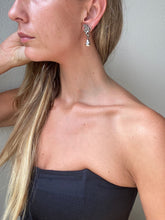 Load image into Gallery viewer, Vintage 90s Silver Pearl Drop Earrings