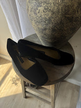 Load image into Gallery viewer, Vintage Classic Timeless Black Velvet Square Toe Low Heel Kitten Heel Flat