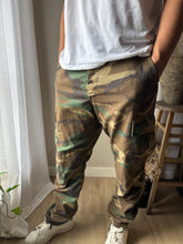 Load image into Gallery viewer, Vintage Mens Camo Camouflage Cargo Army Pants