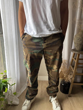 Load image into Gallery viewer, Vintage Mens Camo Camouflage Cargo Army Pants