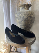 Load image into Gallery viewer, Vintage Classic Timeless Black Velvet Square Toe Low Heel Kitten Heel Flat
