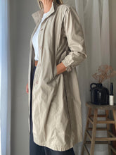 Load image into Gallery viewer, Vintage London Fog Classic BeigeTrench Coat Petite