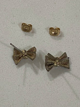 Load image into Gallery viewer, Vintage Gold Mesh Bow Stud Earrings