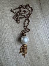 Load image into Gallery viewer, Vintage 80s 90s Long Gold Chain Peal Tassel Statement Necklace