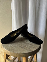 Load image into Gallery viewer, Vintage Classic Timeless Black Velvet Square Toe Low Heel Kitten Heel Flat