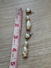 Load image into Gallery viewer, Vintage Pearl Drop Earrings