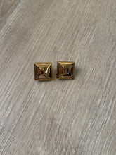 Load image into Gallery viewer, Vintage 90s Square Gold Clip On Earrings