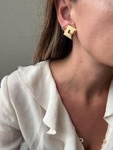 Load image into Gallery viewer, Vintage 90s Square Gold Clip On Earrings