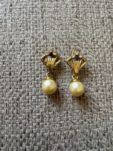 Load image into Gallery viewer, Vintage 90s Gold Rhinestone Pearl Drop Earrings
