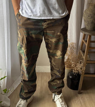 Load image into Gallery viewer, Vintage Mens Camo Camouflage Cargo Army Pants