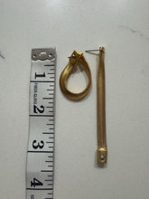 Load image into Gallery viewer, Vintage 90s Gold Tone Snake Chain Hoop Earrings