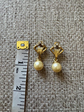 Load image into Gallery viewer, Vintage 90s Gold Rhinestone Pearl Drop Earrings