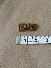 Load image into Gallery viewer, Vintage 90s Square Gold Clip On Earrings