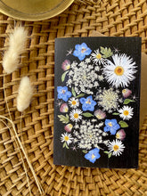 Load image into Gallery viewer, Pressed Flower Greeting Cards, Set of 5 - Vintage Floral Collage
