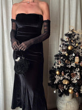 Load image into Gallery viewer, Vintage Black Velvet Strapless Long Dress Gown
