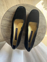 Load image into Gallery viewer, Vintage Classic Timeless Black Velvet Square Toe Low Heel Kitten Heel Flat
