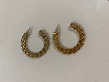 Load image into Gallery viewer, Vintage 90s Gold Style Link Hoop Earrings

