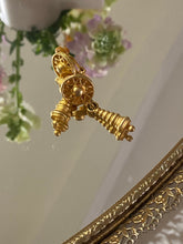 Load image into Gallery viewer, Vintage Gold Light Weight Clip On Earrings
