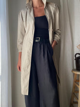 Load image into Gallery viewer, Vintage London Fog Classic BeigeTrench Coat Petite
