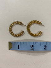 Load image into Gallery viewer, Vintage 90s Gold Style Link Hoop Earrings
