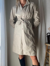 Load image into Gallery viewer, Vintage London Fog Classic BeigeTrench Coat Petite
