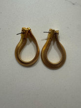 Load image into Gallery viewer, Vintage 90s Gold Tone Snake Chain Hoop Earrings
