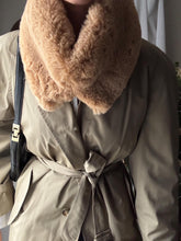 Load image into Gallery viewer, Secondhand Faux Fur Collar NWT
