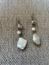Load image into Gallery viewer, Vintage Seashell Pearl Drop Dangle Earrings
