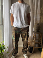 Load image into Gallery viewer, Vintage Upcycled Classic White Cotton Short Sleeve TShirt Mens Shirt
