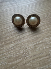 Load image into Gallery viewer, Vintage 90s Pearl Rhinestone Stud Gold Rings Earrings
