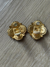 Load image into Gallery viewer, Vintage 90s Gold Black Braided Clover Clip On Statement Earrings
