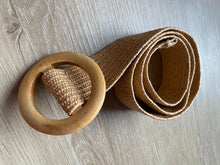 Load image into Gallery viewer, Vintage 90s Natural Thick Woven Stretchy Straw Wax Belt Wood Circle Buckle
