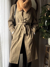 Load image into Gallery viewer, Secondhand Faux Fur Collar NWT
