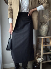 Load image into Gallery viewer, Classic Vintage Wool Blend Black Maxi Skirt Lined
