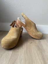 Load image into Gallery viewer, Secondhand Slingback Leather Suede Tan Wooden Shearling Lined Clogs
