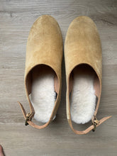 Load image into Gallery viewer, Secondhand Slingback Leather Suede Tan Wooden Shearling Lined Clogs
