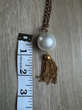 Load image into Gallery viewer, Vintage 80s 90s Long Gold Chain Peal Tassel Statement Necklace
