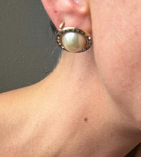 Load image into Gallery viewer, Vintage 90s Pearl Rhinestone Stud Gold Rings Earrings
