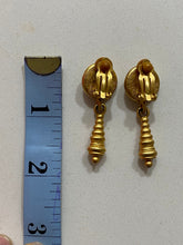 Load image into Gallery viewer, Vintage Gold Light Weight Clip On Earrings

