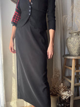 Load image into Gallery viewer, Classic Vintage Black Midi Skirt Lined
