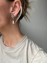 Load image into Gallery viewer, Vintage 90s Silver Pearl Drop Earrings
